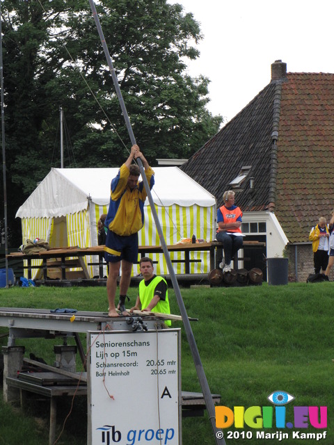 SX15502 Preparing pole fierljeppen (far-leaping) competition in Ijlst